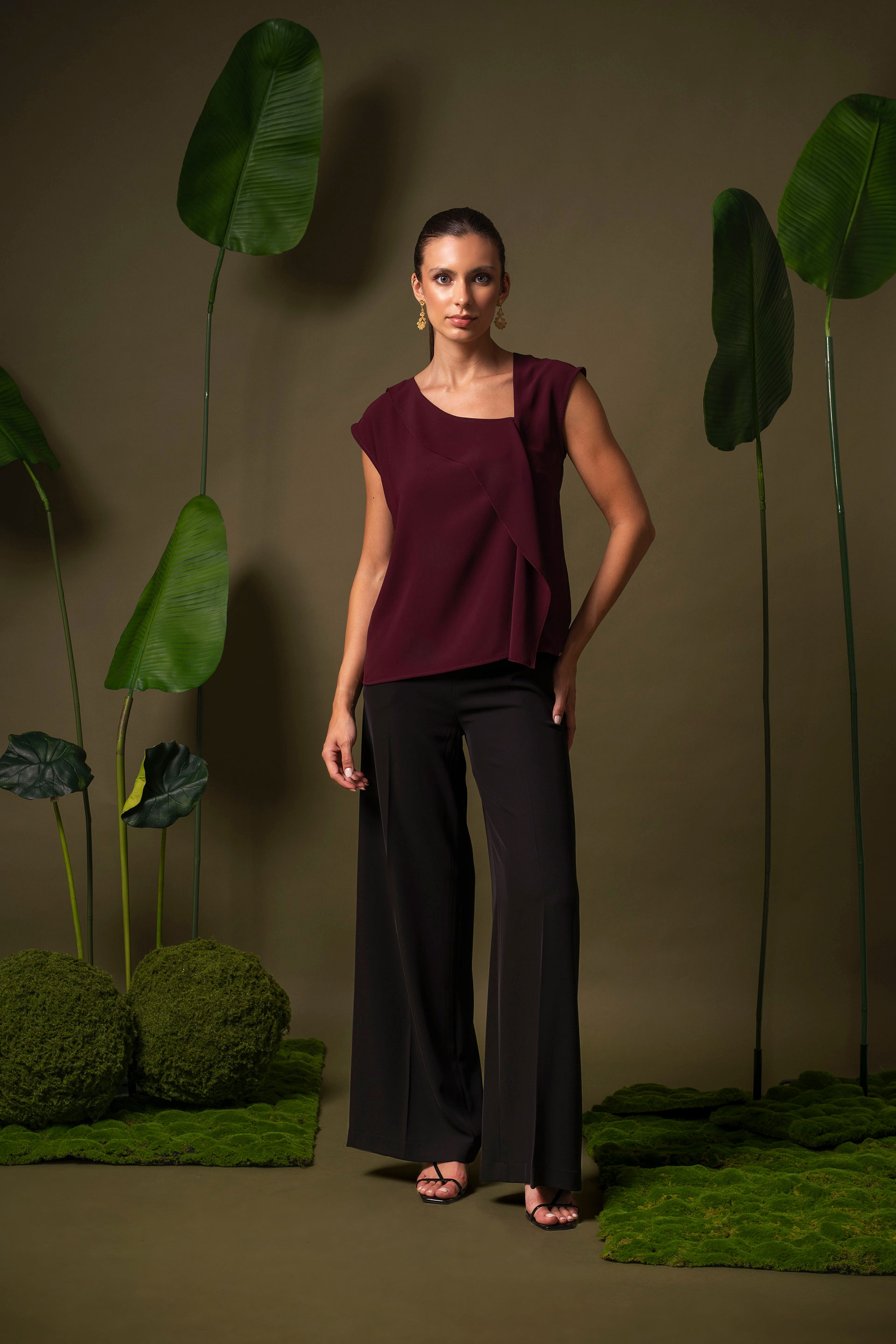 Blusa fluida con volante asimétrico