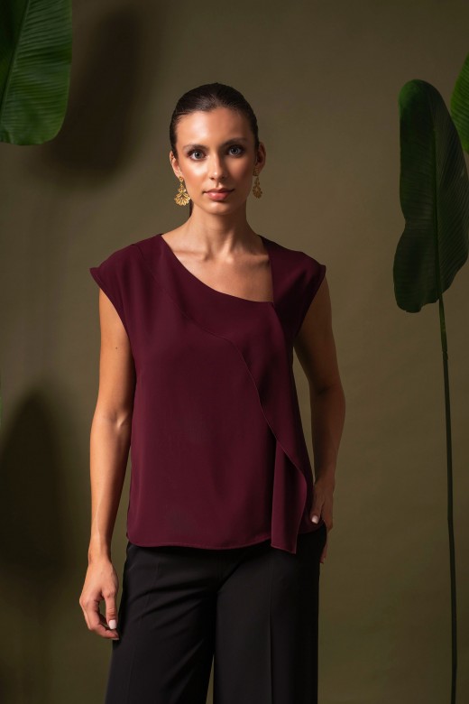 Blusa fluida com folho assim�trico