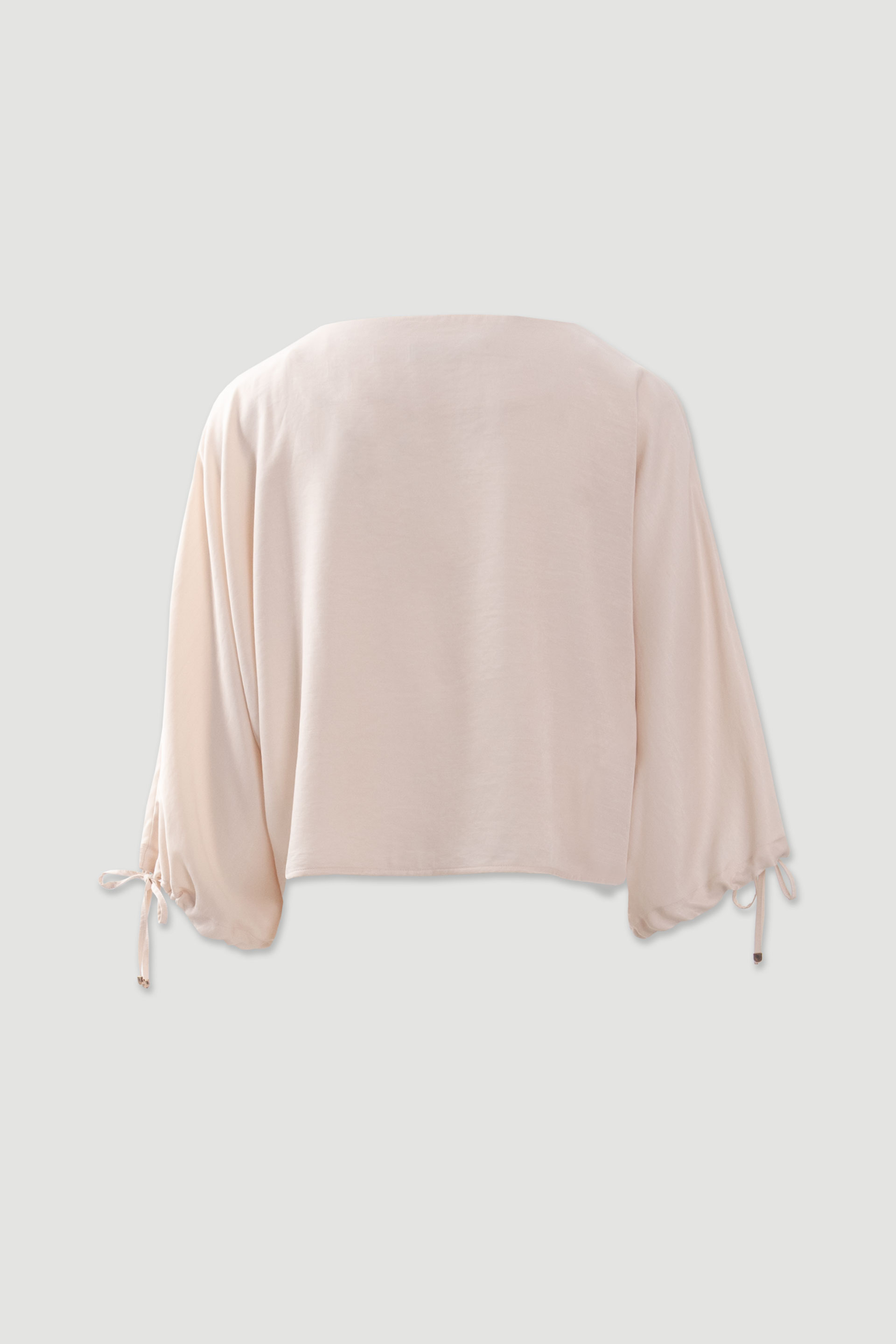 Fluid tunic with balloon sleeves