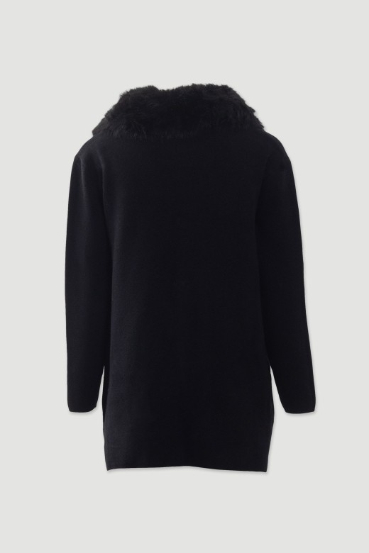 Manteau en maille avec col en fourrure amovible Manteau en maille avec col en fourrure amovible