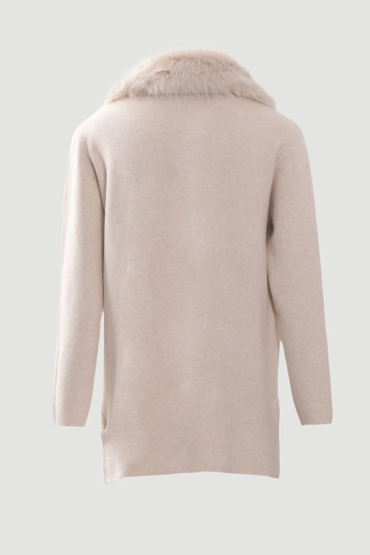 Manteau en maille avec col en fourrure amovible Manteau en maille avec col en fourrure amovible