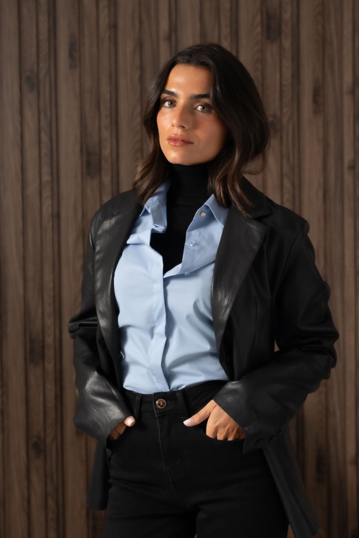 Blazer cintado efeito pele Blazer cintado efeito pele