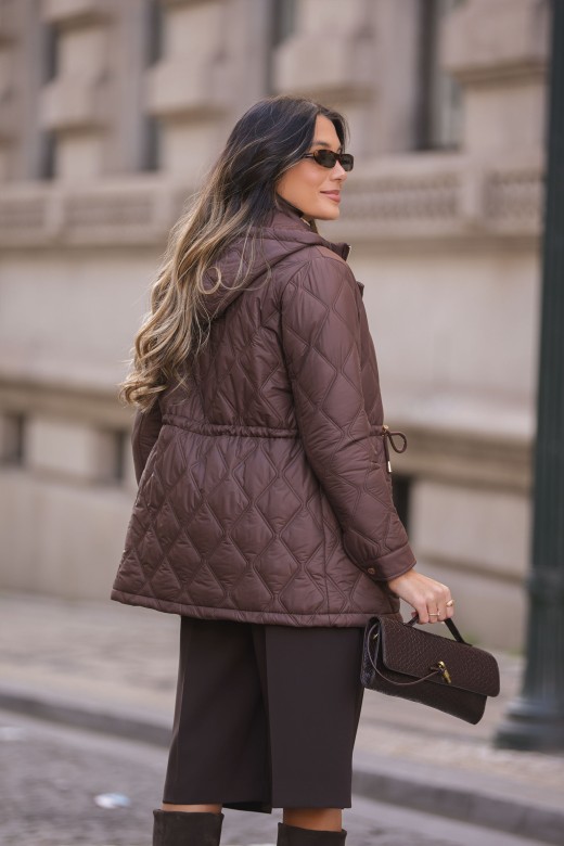 Parka acolchoada com capuz e cintura ajustável Parka acolchoada com capuz e cintura ajustável